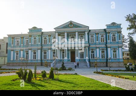 Verwaltungsgebäude der Staatlichen Universität Samarkand in Samarkand, Usbekistan Stockfoto