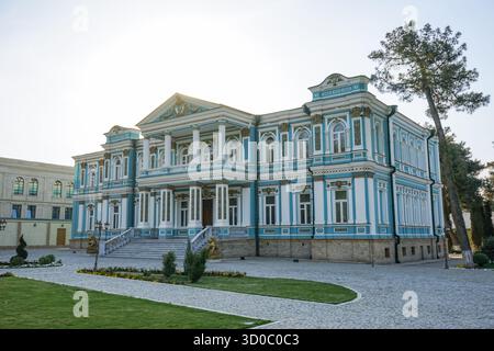 Verwaltungsgebäude der Staatlichen Universität Samarkand in Samarkand, Usbekistan Stockfoto