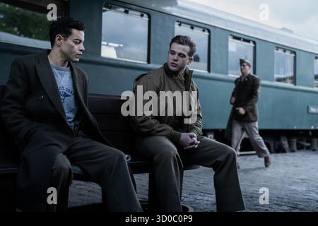 ERSCHEINUNGSDATUM: 7. November 2025 TITEL: Nürnberg STUDIO: Sony Pictures Classics REGISSEUR: James Vanderbilt PLOT: Ein Psychiater aus dem Zweiten Weltkrieg bewertet Nazi-Führer vor den Nürnberger Prozessen und wird zunehmend besessen vom Verständnis des Bösen, während er eine beunruhigende Verbindung zu Hermann Goring bildet. HAUPTROLLE: RAMI MALEK UND LEO WOODALL NUR REDAKTIONELLE VERWENDUNG! Nicht für kommerzielle ZWECKE! Stockfoto