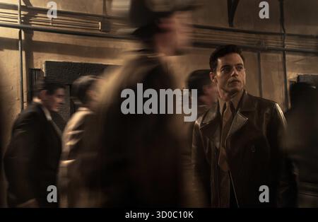 ERSCHEINUNGSDATUM: 7. November 2025 TITEL: Nürnberg STUDIO: Sony Pictures Classics REGISSEUR: James Vanderbilt PLOT: Ein Psychiater aus dem Zweiten Weltkrieg bewertet Nazi-Führer vor den Nürnberger Prozessen und wird zunehmend besessen vom Verständnis des Bösen, während er eine beunruhigende Verbindung zu Hermann Goring bildet. HAUPTROLLE: RAMI MALEK NUR REDAKTIONELLE VERWENDUNG! Nicht für kommerzielle ZWECKE! Stockfoto