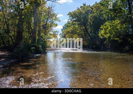 Im Green Hill Park in Salem, Virginia, fließt der Roanoke River durch den Park und ist somit ein beliebter Erholungsort. Stockfoto