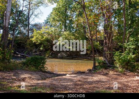 Im Green Hill Park in Salem, Virginia, fließt der Roanoke River durch den Park und ist somit ein beliebter Erholungsort. Stockfoto