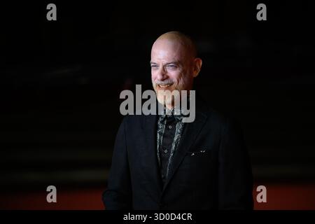 Rom, Italien. Oktober 2025. Filippo Nigro besucht den roten Teppich „Mrs Playmen“ während des 20. Rom Film Festivals im Auditorium Parco della Musica in Rom (Italien), 22. Oktober 2025. Quelle: Insidefoto/Alamy Live News Stockfoto