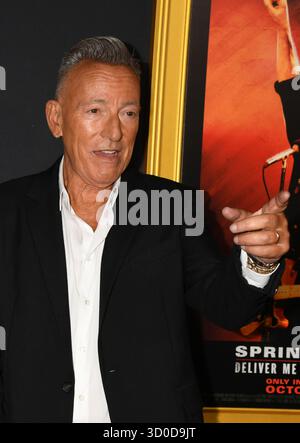 Hollywood, Kalifornien, USA. Oktober 2025. Bruce Springsteen und Patti Scialfa bei der Galapremiere des AFI fest 2025 von Springsteen: Deliver Me from Nowhere im TCL Chinese Theatre am 22. Oktober 2025 in Hollywood, Kalifornien Credit: Jeffrey Mayer/Media Punch/Alamy Live News Stockfoto