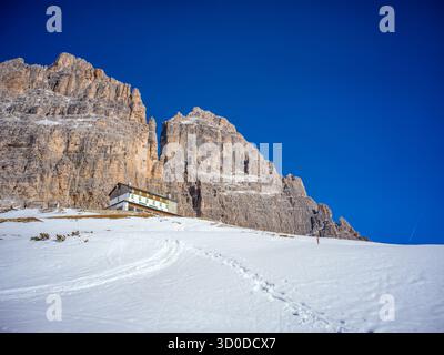 Auronzo Hütte am Fuße der drei Zinnen, drei Zinnen, Auronzo di Cadore, Belluno, Veneto, Toblach, Bozen, Trentino, Südtirol, Italien, Sexten Tun Stockfoto