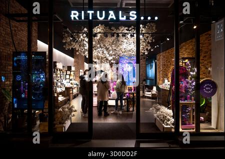 Madrid, Spanien. Oktober 2025. Niederländische Kosmetikmarke Rituals Store in Spanien. (Foto: Xavi Lopez/SOPA Images/SIPA USA) Credit: SIPA USA/Alamy Live News Stockfoto