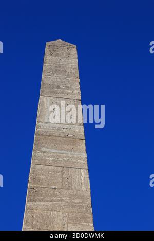 Obelisk, Marktbrunnen in Obeliskform, Würzburg, Niederfranken, Bayern, Deutschland Stockfoto