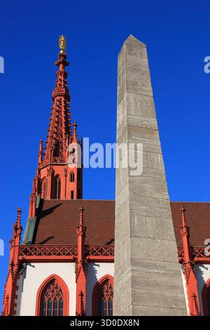 Obelisk, Marktbrunnen in Obeliskform, Marienkapelle am Würzburger Marktplatz, Würzburg, Niederfranken, Bayern, Deutschland Stockfoto