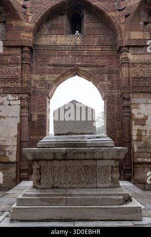 Grabmal des Iltutmish im qutub-Grabkomplex in Neu-delhi, indien Stockfoto