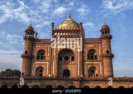Safdarjung Grab Mausoleum Kuppel und die umgebende Grabkomplex Landschaft. Aufgenommen in Neu-delhi, Indien Stockfoto