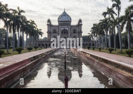 Safdarjung Grab Mausoleum Kuppel und die umgebende Grabkomplex Landschaft. Aufgenommen in Neu-delhi, Indien Stockfoto