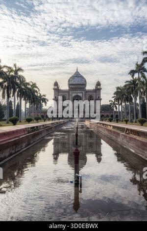 Safdarjung Grab Mausoleum Kuppel und die umgebende Grabkomplex Landschaft. Aufgenommen in Neu-delhi, Indien Stockfoto