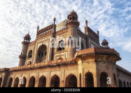 Safdarjung Grab Mausoleum Kuppel und die umgebende Grabkomplex Landschaft. Aufgenommen in Neu-delhi, Indien Stockfoto