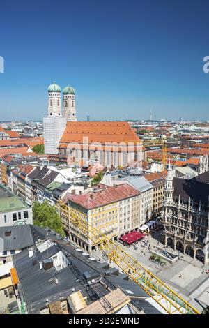 München, Deutschland - 7. Juni 2016: Luftansicht auf das Rathaus am Marienplatz in München, Deutschland, München, Deutschland Stockfoto