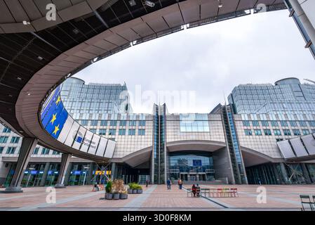 Esplanade des Europäischen Parlaments (Mall) und das Alterio Spinelli-Gebäude, Wahrzeichen moderner Architektur, IEU-Viertel in Brüssel, Belgien Stockfoto
