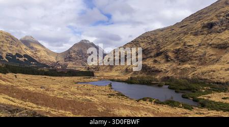 Die wunderschöne Wildnis und die malerische Landschaft der schottischen Highlands Stockfoto