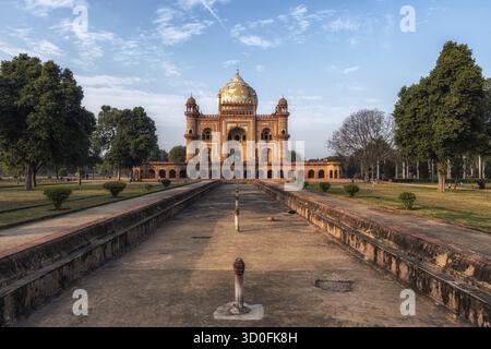 Safdarjung Grab Mausoleum Kuppel und die umgebende Grabkomplex Landschaft. Aufgenommen in Neu-delhi, Indien Stockfoto