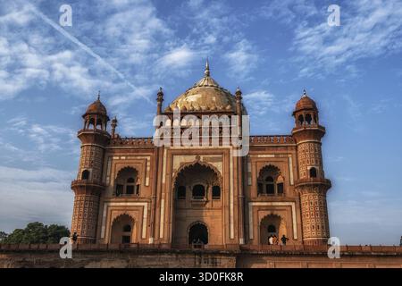 Safdarjung Grab Mausoleum Kuppel und die umgebende Grabkomplex Landschaft. Aufgenommen in Neu-delhi, Indien Stockfoto