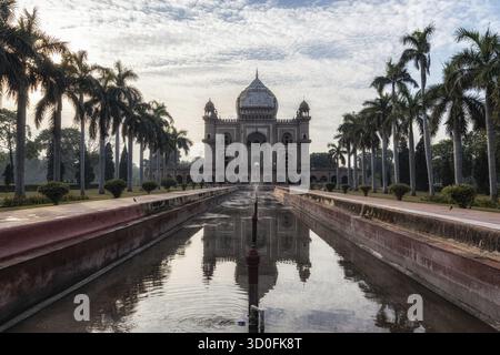 Safdarjung Grab Mausoleum Kuppel und die umgebende Grabkomplex Landschaft. Aufgenommen in Neu-delhi, Indien Stockfoto