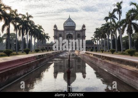 Safdarjung Grab Mausoleum Kuppel und die umgebende Grabkomplex Landschaft. Aufgenommen in Neu-delhi, Indien Stockfoto