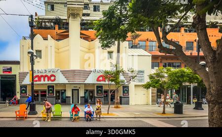 Kalifornien, USA, 29. September 2024, Ansicht einer urbanen Szene vom AMC Broadway 4, einem Kino an der 3rd Street Promenade Santa Monica Stockfoto