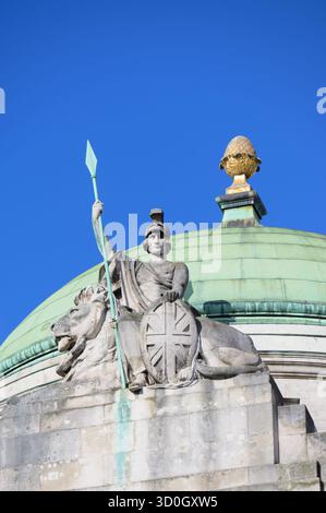 London, Großbritannien. Britannia Statue und Kuppel auf dem Dach des Hotel Cafe Royal im Piccadilly Circus Stockfoto