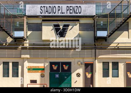 Das Äußere des Stadio Pier Luigi Penzo Fußballplatzes, Heimstadion des FC Venezia auf der Isola Sant'Elena, Venedig, Italien Stockfoto