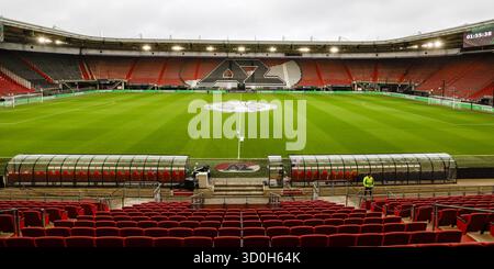 Alkmaar, Niederlande. Oktober 2025. ALKMAAR, 23-10-2025, AFAS-Stadion, Saison 2025/2026, UEFA Conference League Fußball, Ligaphase Spieltag 2, Spiel zwischen AZ und SK Slovan Bratislava, Bild zeigt Stadionübersicht Credit: Pro Shots/Alamy Live News Stockfoto