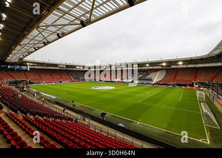Alkmaar, Niederlande. Oktober 2025. ALKMAAR, 23-10-2025, AFAS-Stadion, Saison 2025/2026, UEFA Conference League Fußball, Ligaphase Spieltag 2, Spiel zwischen AZ und SK Slovan Bratislava, Bild zeigt Stadionübersicht Credit: Pro Shots/Alamy Live News Stockfoto
