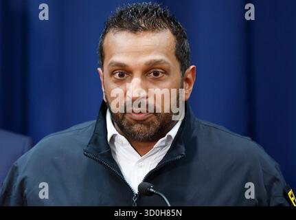 Kash Patel, Direktor des Federal Bureau of Investigation, spricht auf einer Pressekonferenz, nachdem am Donnerstag, den 23. Oktober 2025, in New York City in einer bundesweiten Untersuchung im Zusammenhang mit Glücksspielen festgenommen worden war. Der Trainer Chauncey Billups und Terry Rozier aus Miami wurden am Donnerstag im Rahmen von Ermittlungen wegen illegalen Glücksspiels verhaftet. Mitglieder und Verbündete organisierter Verbrechensgruppen gehören auch zu den Dutzend Personen, die in zwei getrennten Fällen im Zusammenhang mit illegalen Glücksspielen strafrechtlich angeklagt werden. Foto: John Angelillo/UP Stockfoto