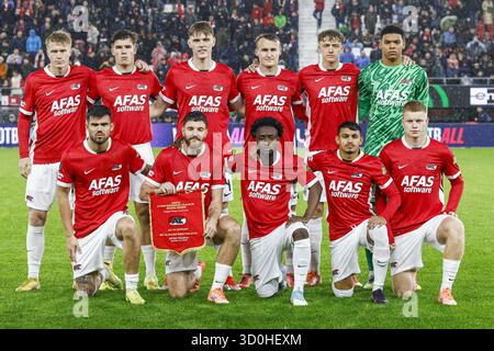 Alkmaar, Niederlande. Oktober 2025. ALKMAAR, 23-10-2025, AFAS-Stadion, Saison 2025/2026, UEFA Conference League Fußball, Ligaphase Spieltag 2, Spiel zwischen AZ und SK Slovan Bratislava, Foto zeigt Teampicture AZ Credit: Pro Shots/Alamy Live News Stockfoto