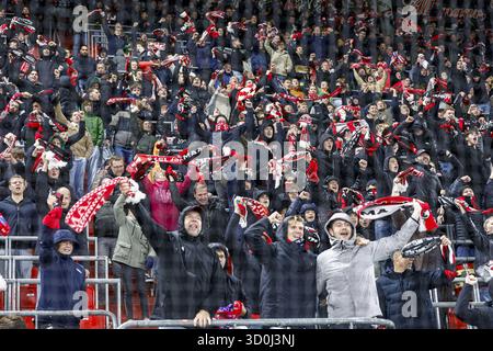 Alkmaar, Niederlande. Oktober 2025. ALKMAAR, 23-10-2025, AFAS-Stadion, Saison 2025/2026, UEFA Conference League Fußball, Ligaphase Spieltag 2, Spiel zwischen AZ und SK Slovan Bratislava, Foto zeigt Fans von AZ Alkmaar nach dem Spiel Credit: Pro Shots/Alamy Live News Stockfoto