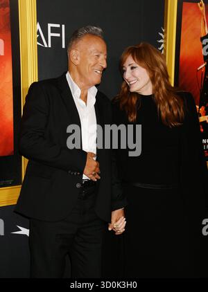 HOLLYWOOD, KALIFORNIEN - 22. OKTOBER: (L-R) Bruce Springsteen und Patti Scialfa bei der AFI Los Angeles Premiere der 20th Century Studios 'Springsteen: D Stockfoto