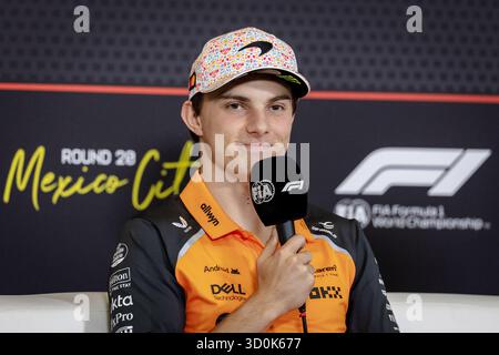 Autodromo Hermanos Rodriguez, Mexiko-Stadt. 23.Oktober 2025; Oscar Piastri aus Australien und das McLaren F1 Team nehmen an der Pressekonferenz während des Grand Prix von Mexiko teil. Jay Hirano/AFLO/Alamy Live News Stockfoto