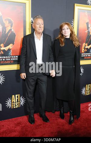 22. Oktober 2025, Los Angeles, Kalifornien, USA: Bruce Springsteen, Patti Scialfa beim AFI FEST 2025 Opening Night Springsteen: Deliver Me from Nowhere Premiere im TCL Chinese Theatre IMAX (Credit Image: © Nina Prommer/ZUMA Press Wire) NUR ZUR REDAKTIONELLEN VERWENDUNG! Nicht für kommerzielle ZWECKE! Stockfoto