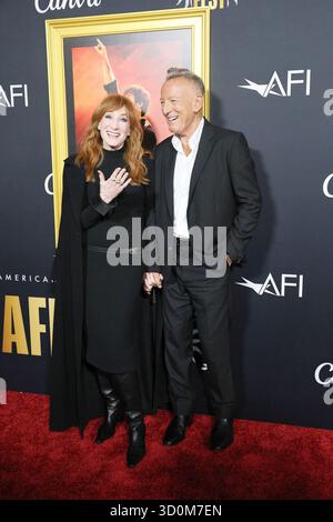 22. Oktober 2025, Los Angeles, Kalifornien, USA: Bruce Springsteen, Patti Scialfa beim AFI FEST 2025 Opening Night Springsteen: Deliver Me from Nowhere Premiere im TCL Chinese Theatre IMAX (Credit Image: © Nina Prommer/ZUMA Press Wire) NUR ZUR REDAKTIONELLEN VERWENDUNG! Nicht für kommerzielle ZWECKE! Stockfoto