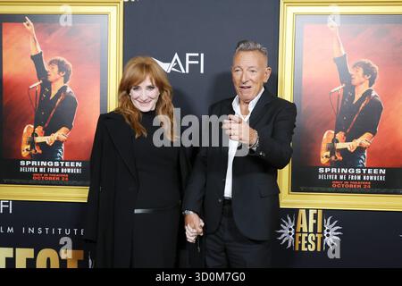 22. Oktober 2025, Los Angeles, Kalifornien, USA: Bruce Springsteen, Patti Scialfa beim AFI FEST 2025 Opening Night Springsteen: Deliver Me from Nowhere Premiere im TCL Chinese Theatre IMAX (Credit Image: © Nina Prommer/ZUMA Press Wire) NUR ZUR REDAKTIONELLEN VERWENDUNG! Nicht für kommerzielle ZWECKE! Stockfoto