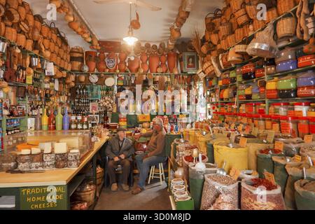 Tziblakis Traditional Shop, Papavasiliou Straße, Chora Naxos, Altstadt von Naxos, Kykladen, Griechenland Stockfoto