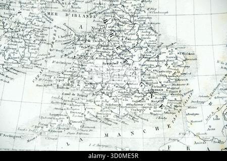 Antiker französischer atlas (19C) Detail über Südbritisches, Irland und den Ärmelkanal (Londres). Stockfoto