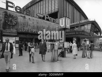 West Berlin - Bahnhof Zoo, Berlin. [Automatisierte Übersetzung] Stockfoto