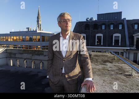 Brüssel, Belgien Oktober 2025. Der neu ernannte Minister für die Region Brüssel, Dirk de Smedt, posiert für den Fotografen nach seiner Eid-Ableistung für Minister Gatz in der Regierung der Region Brüssel-Hauptstadt am Freitag, den 24. Oktober 2025 in Brüssel. BELGA FOTO NICOLAS MAETERLINCK Credit: Belga News Agency/Alamy Live News Stockfoto