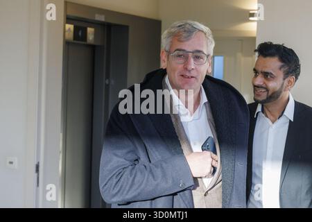 Brüssel, Belgien Oktober 2025. Der neu ernannte Minister für die Region Brüssel, Dirk de Smedt, trifft am Freitag, den 24. Oktober 2025 in Brüssel zu seinem Eid auf die Nachfolge von Minister Gatz in der Regierung der Region Brüssel-Hauptstadt ein. BELGA FOTO NICOLAS MAETERLINCK Credit: Belga News Agency/Alamy Live News Stockfoto