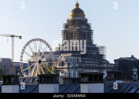 Brüssel, Belgien Oktober 2025. Eine Ansicht zum Justitiepaleis - Palais de Justice, aufgenommen am Freitag, den 24. Oktober 2025. BELGA FOTO NICOLAS MAETERLINCK Credit: Belga News Agency/Alamy Live News Stockfoto