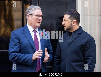 London, Großbritannien. Oktober 2025. Zusammenkunft der „Koalition der Willigen“ in London. Der ukrainische Präsident Wolodymyr Zelensky trifft auf den britischen Premierminister Keir Starmer in der Downing Street 10.es wird erwartet, dass er Europa auffordert, mehr Langstreckenraketen zu liefern, um Kiew dabei zu helfen, seine Dynamik gegen Moskau beizubehalten Stockfoto
