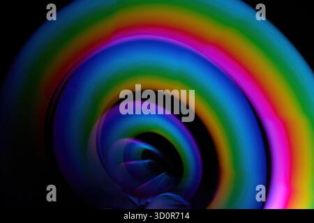 Bunte Swirl-Kunst Eine faszinierende Spirale mit lebendigen, wirbelnden Farben mit hypnotischem Effekt. Stockfoto