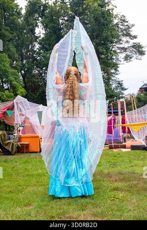 Deutschland, Rheinland-Pfalz, Pangea in Love Festival 2025 mit Bauchtanz Stockfoto