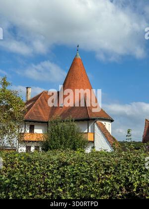 Das äußere Schlossgelände und das Dorf, das in das innere Schlossgelände in Burghausen führt Stockfoto