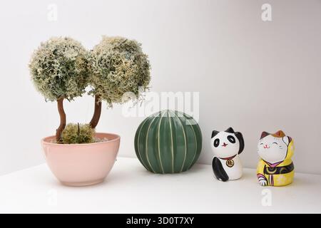 Zeigen Sie Objekte, die die Ecken des Hauses verschönern Stockfoto