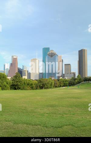 Houston, Texas, USA - 23. Oktober 2025: Skyline der Innenstadt von Houston vom Eleanor Tinsley Park Stockfoto