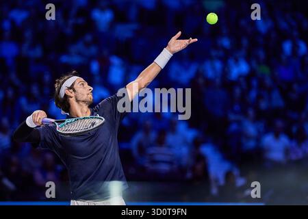 Wien, Wien, Österreich. Oktober 2025. Lorenzo Musetti aus Italien dient Corentin Moutet aus Frankreich 10.2025, Wien (Wiener Stadthalle), Österreich (Kreditbild: © Mathias Schulz/ZUMA Press Wire) NUR ZUR REDAKTIONELLEN VERWENDUNG! Nicht für kommerzielle ZWECKE! Stockfoto
